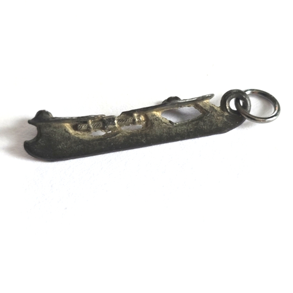Vintage ice skate charm silver tone old fashioned skating skater pendant